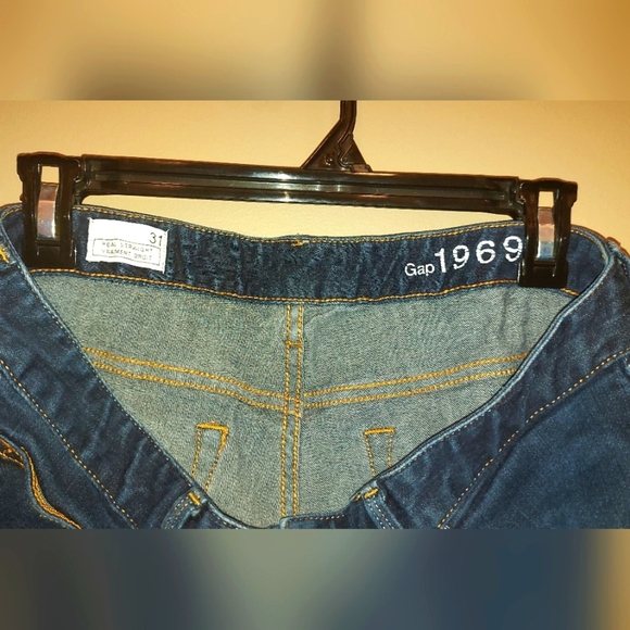 Gap Ladies Straight Leg Dark Wash Jeans EUC - Picture 4 of 4